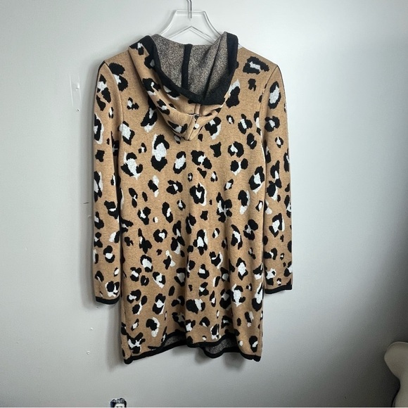 Chico's Leopard Print Long Hooded Cardigan Sweater size Medium 1 - Picture 3 of 3